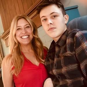 Meet your Posher, Khara